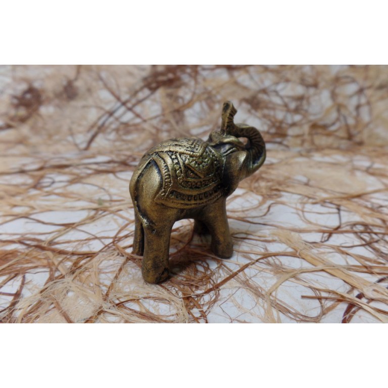 Eléphant miniature doré