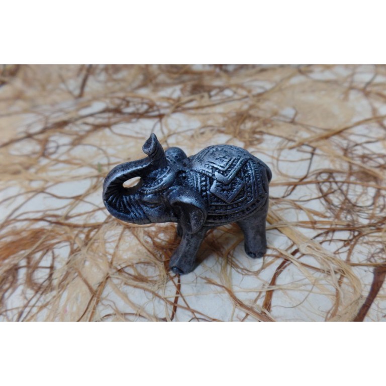 Eléphant miniature gris