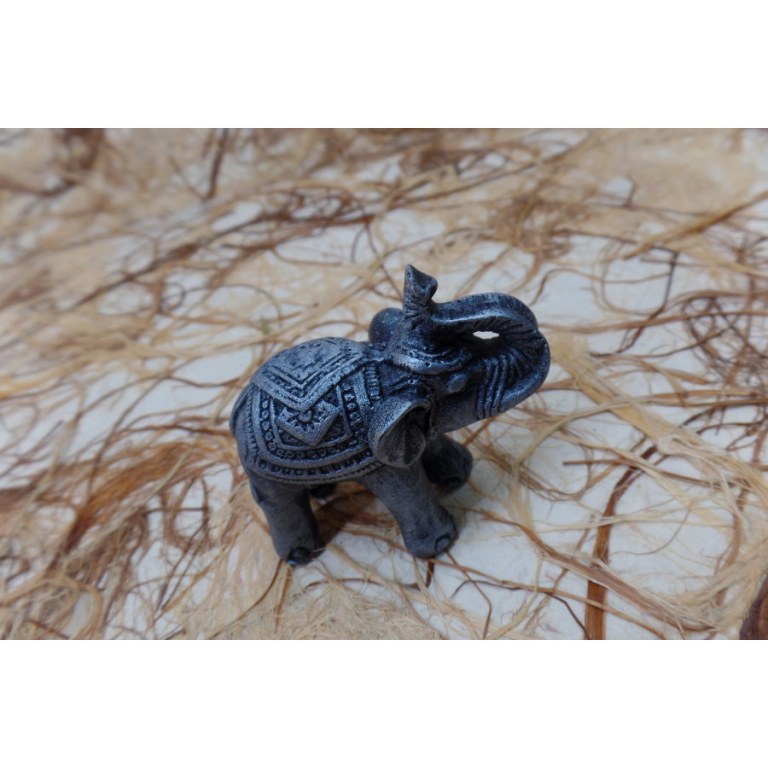 Eléphant miniature gris