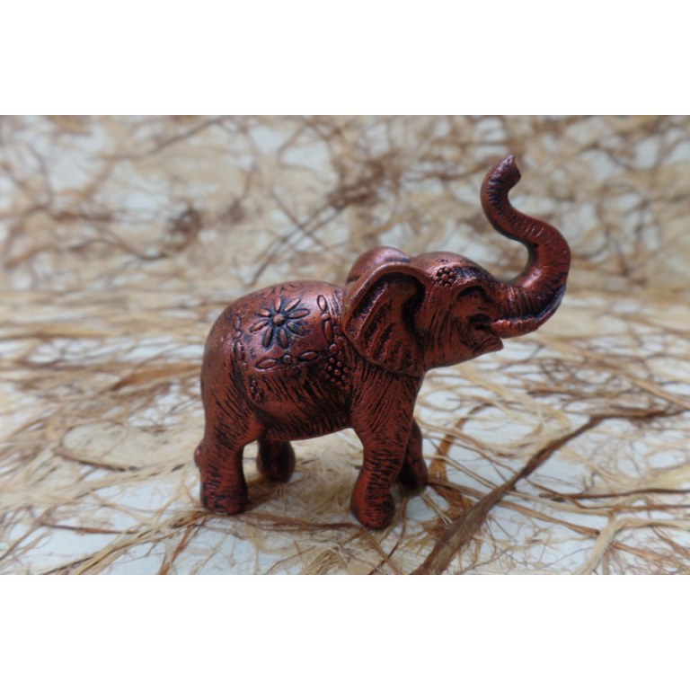 Petit éléphant rouge cuivré