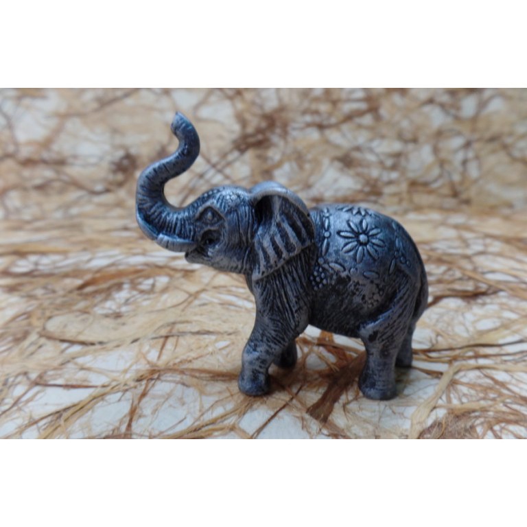 Petit éléphant argenté