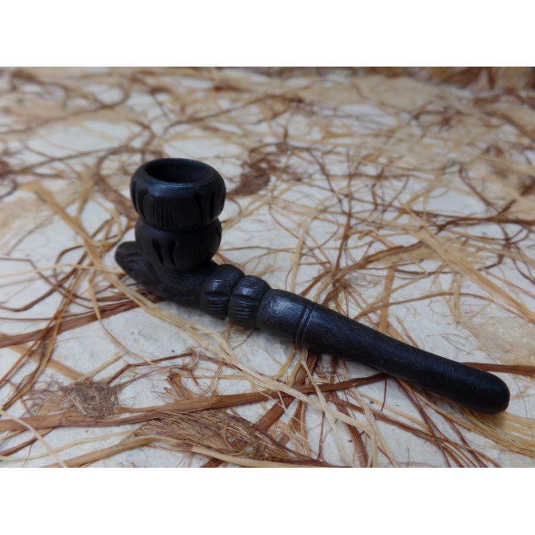 Pipe sculptée en bois foncé