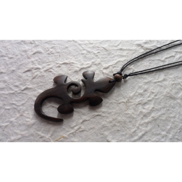 Collier salamandre en bois 2