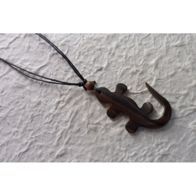 Collier salamandre en bois