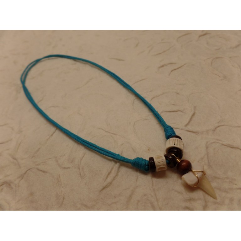 Collier bleu perles en os Los Roques mako 