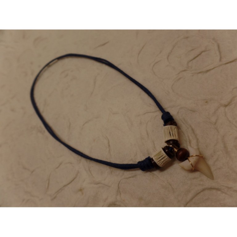 Collier bleu foncé perles en os Los Roques mako 