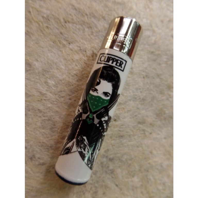 Briquet femme au foulard vert