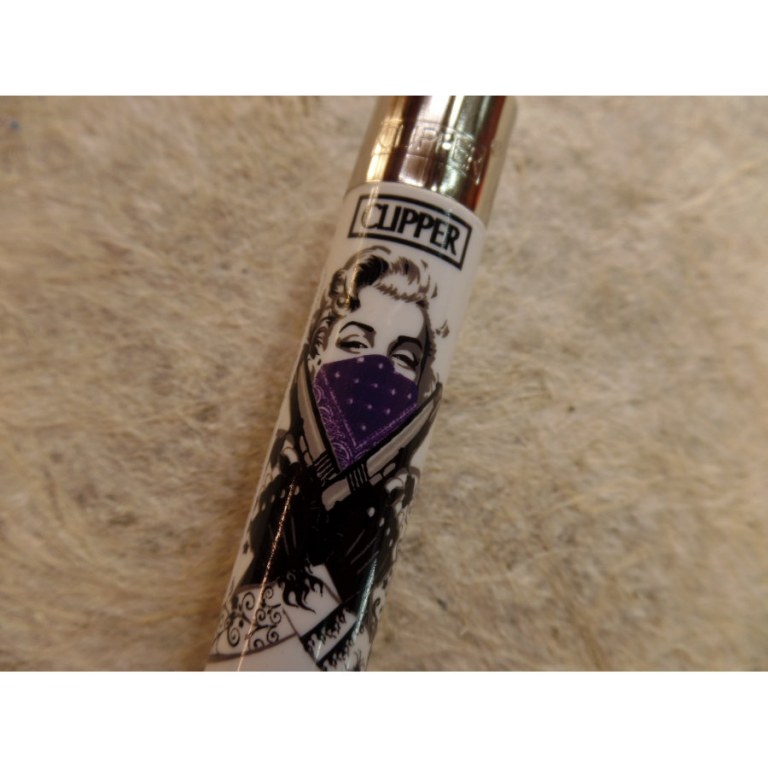 Briquet femme au foulard mauve