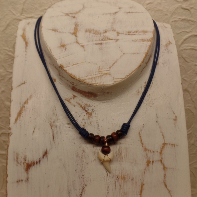 Collier bleu foncé Los Roques mako 