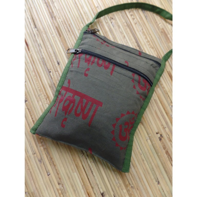 Sac passeport kaki sanscrit Aum rouge