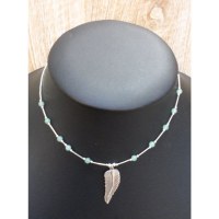 Collier plume et perles vertes