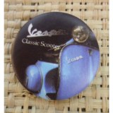 Badge Vespa classic scooter bleu