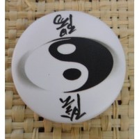 Badge Yin Yang ovale blanc