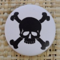 Badge 2 tête de mort  noire/blanc