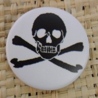 Badge 3 tête de mort  noire/blanc