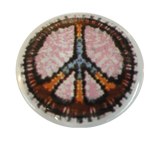 Badge Peace and Love Multicolore fond blanc