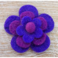 Broche fieltro prune