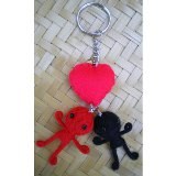 Porte clés les amoureux rouge et noir