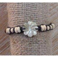 Bracelet fantaisie fleur nacrée