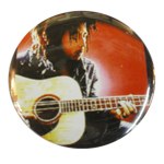 Badge Bob Marley jouant de la guitare