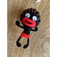 Porte clé poupée afro cheveux bruns