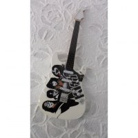 Guitare blanche Kiss