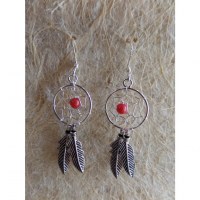 Petites boucles d'oreilles dreamcatcher perle rouge