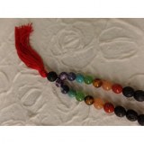 Collier harmonie 7 chakras pompon rouge