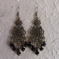 Pendants d'oreilles noirs Sunee