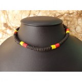 Collier gelombang noir/jaune/rouge