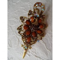 Pince strass fleur paon marron