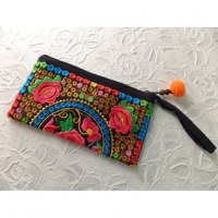 Trousse brodée Paï rouge