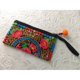 Trousse brodée Paï rouge