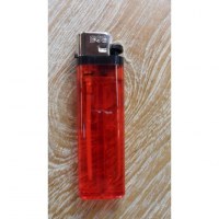 Briquet plastique rouge