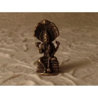 Miniature Bouddha sous abri serpent