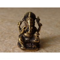 Ganesh doré assis Aum