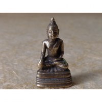 Figurine grise Bouddha en méditation