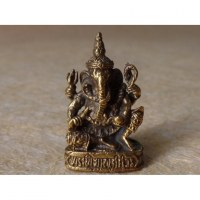 Ganesh assis sur un trône 