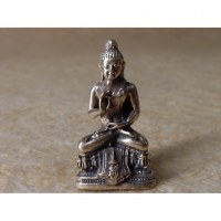 Bouddha assis abhayamudrâ gris