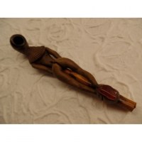 Pipe femme nue jambe repliée