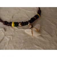 Collier St Leu dent de requin tigre perles résine et bois rasta 2