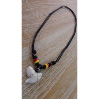 Collier surfeur rasta dent de requin tigre