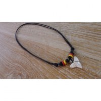 Collier surfeur rasta dent de requin blanc