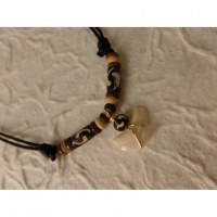 Collier St Leu dent de requin tigre guillemets écru