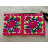 Trousse brodée Paï les 4 fleurs vert pomme
