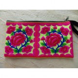 Trousse brodée Paï les 4 fleurs vert pomme