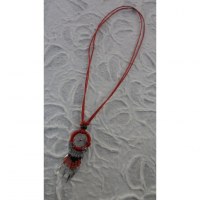 Collier attrape rêves iskwaaw rouge