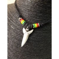 Collier rasta 4 couleurs dent de requin mako 