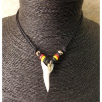 Collier rasta 3 couleurs dent de requin mako