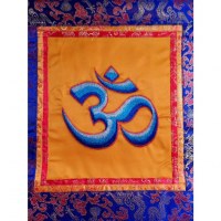 Tanka brodé Aum 3 couleurs bleues